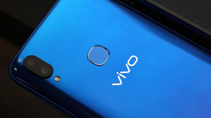 Mặt lưng Vivo V11i