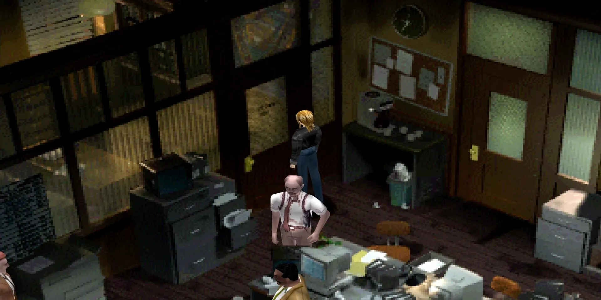 Aya Brea tại đồn cảnh sát trong Parasite Eve, với nền dựng sẵn mô tả chi tiết không gian làm việc thực tế