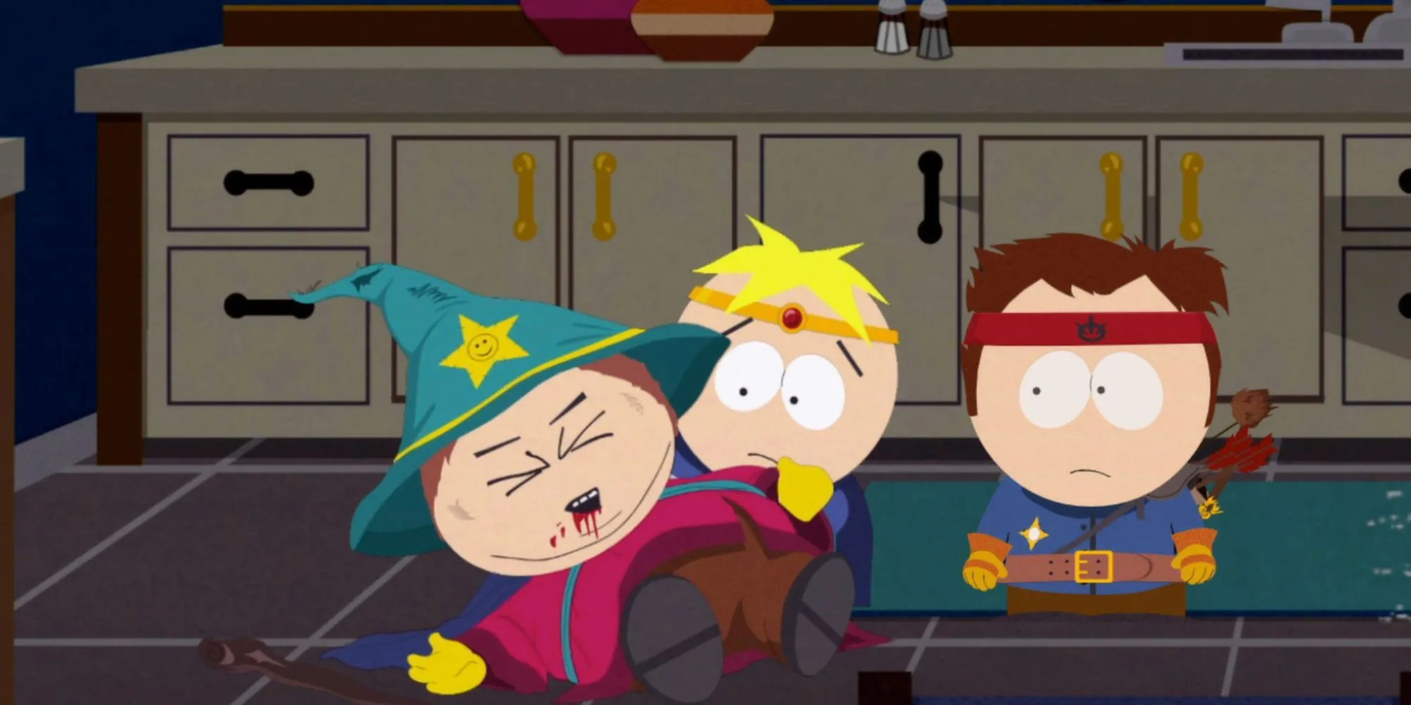 Cảnh trong South Park: The Stick of Truth với Butters và Stan đứng cạnh Cartman bị đánh tơi tả