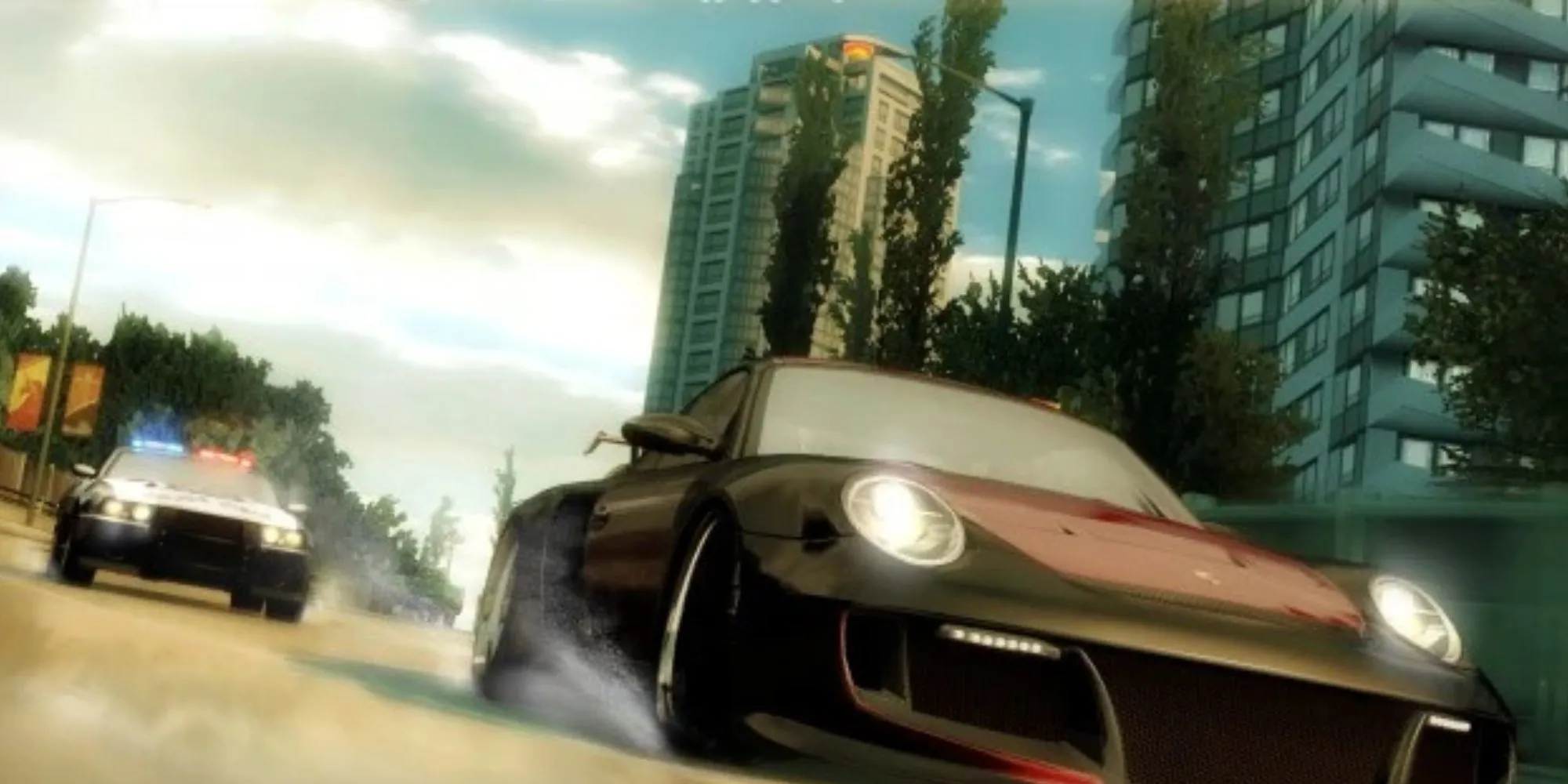Cao tốc ven biển tại Tri-City Bay trong Need for Speed Undercover, nơi diễn ra những cuộc rượt đuổi tốc độ cao