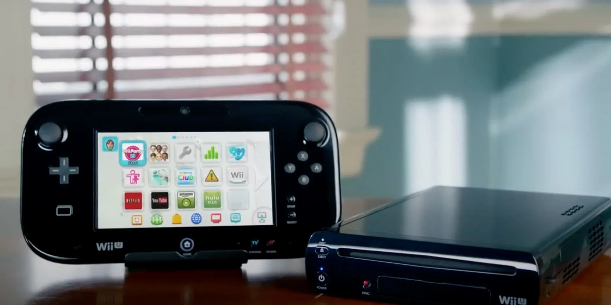 Máy chơi game Nintendo Wii U cùng tay cầm GamePad độc đáo