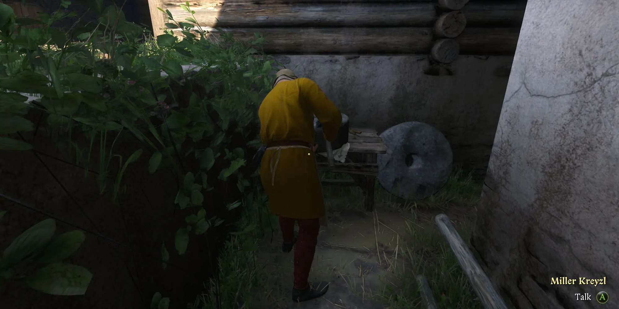 Miller Kreyzl đang ngồi bên guồng đá xay bột trong Kingdom Come Deliverance 2