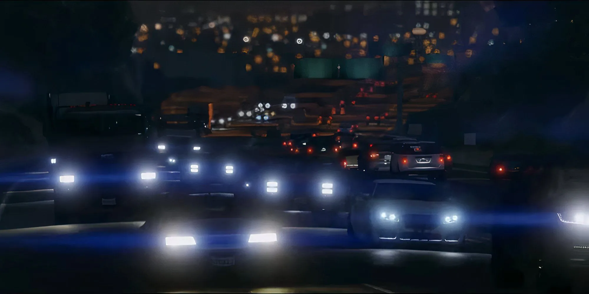 Một đoạn đường cao tốc đông đúc xe cộ trong Grand Theft Auto 5
