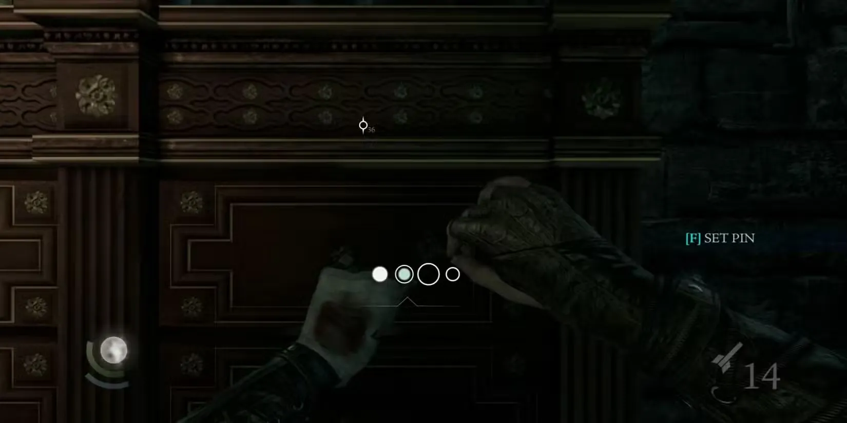 Nhân vật chính Garrett đang thực hiện kỹ năng bẻ khóa điêu luyện trong game Thief