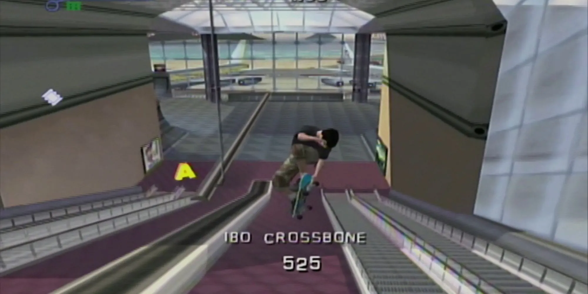 Nhân vật game Tony Hawk's Pro Skater 3 thực hiện cú bay người tại sân bay