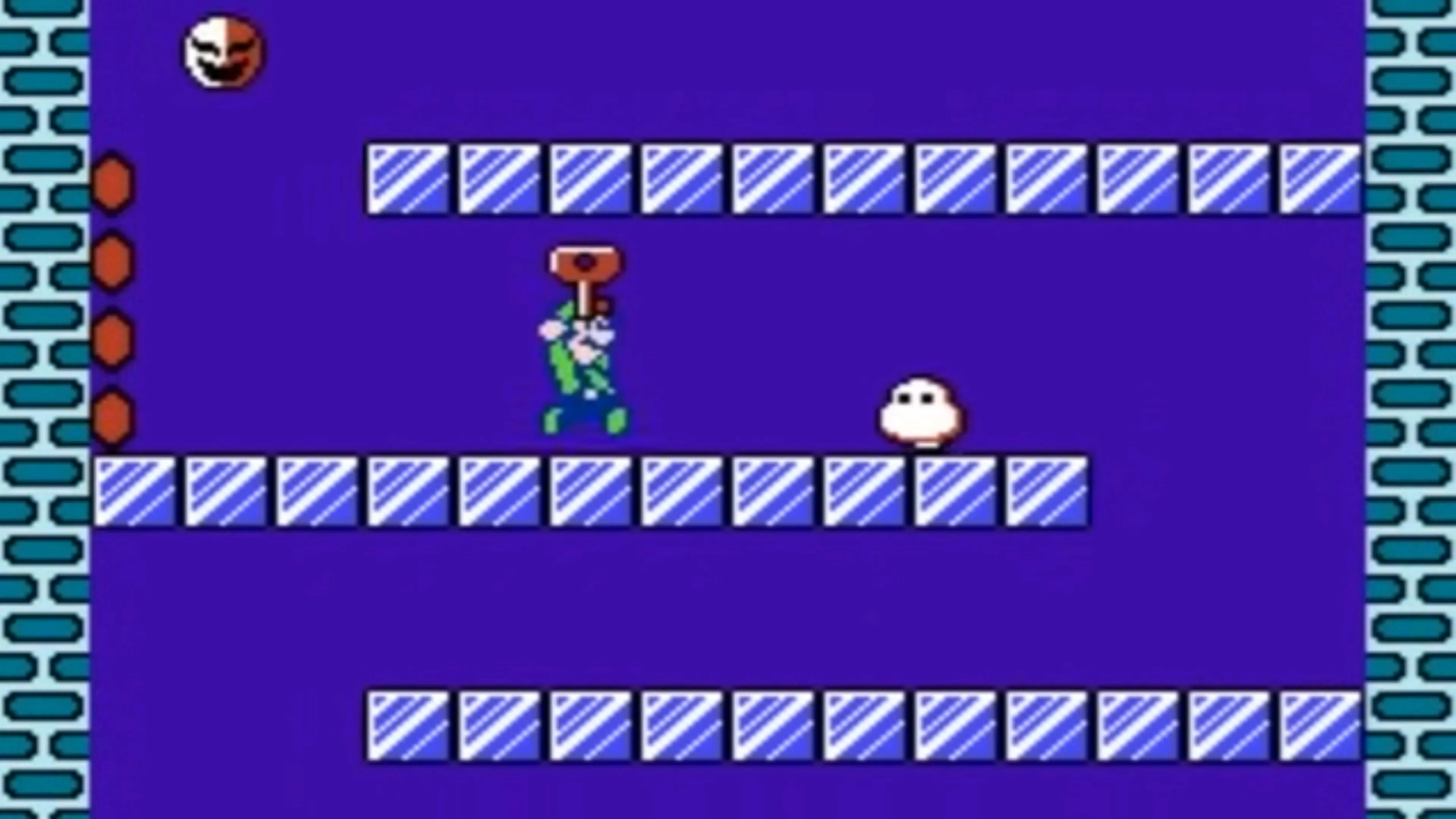 Nhân vật Mario trong Super Mario Bros. 2 đang cầm item trước cánh cửa có ổ khóa
