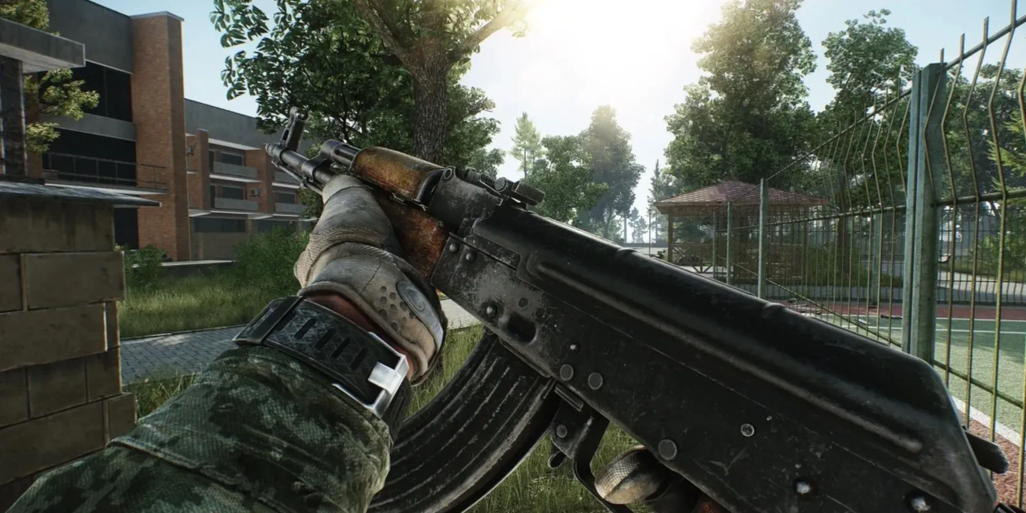 Nhân vật người chơi trong Escape From Tarkov, sẵn sàng cho trải nghiệm bắn súng sinh tồn khốc liệt
