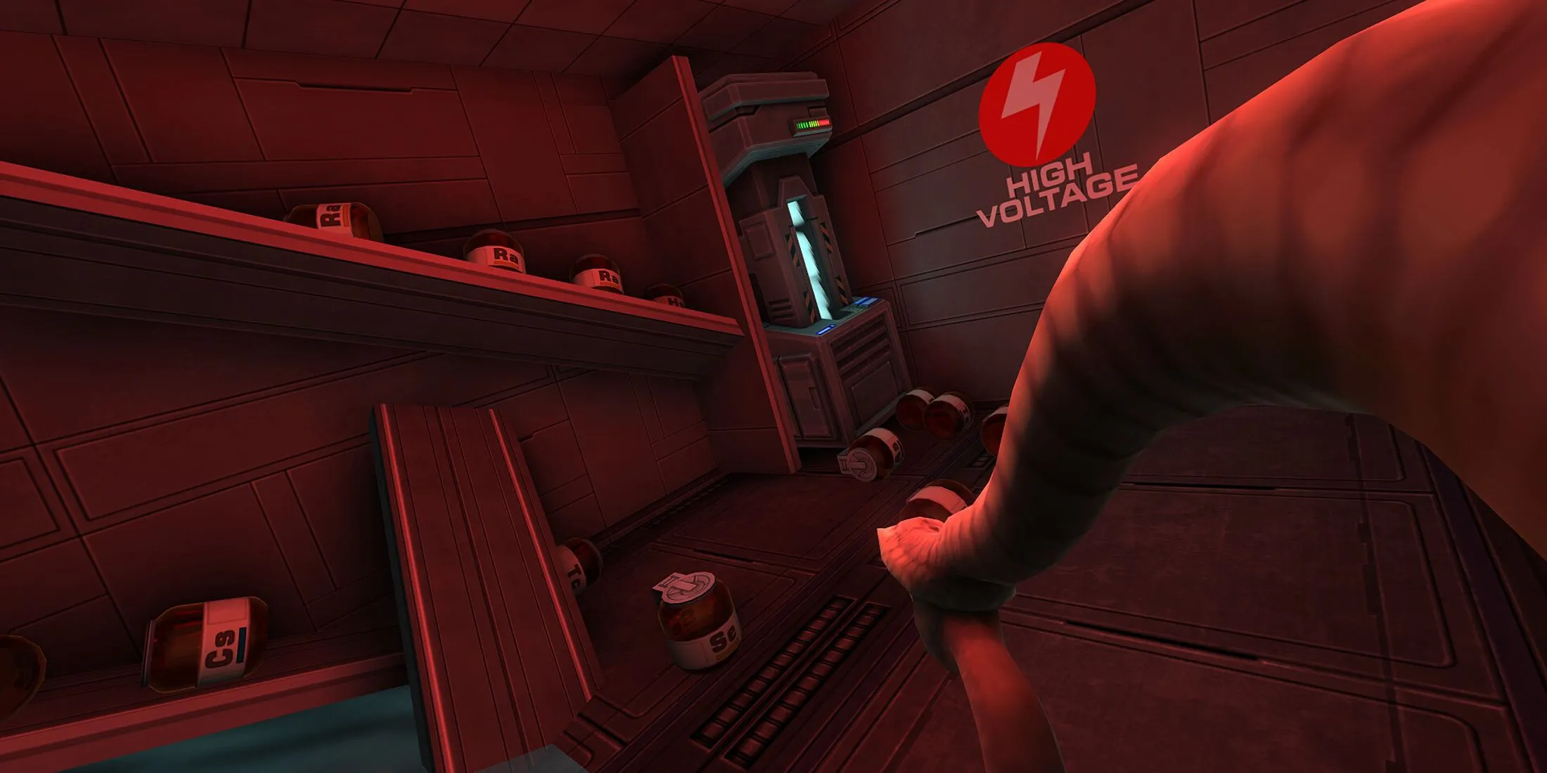 Cảnh báo điện áp cao trong môi trường hoang tàn của System Shock 2 Remastered, thêm vào cảm giác nguy hiểm.