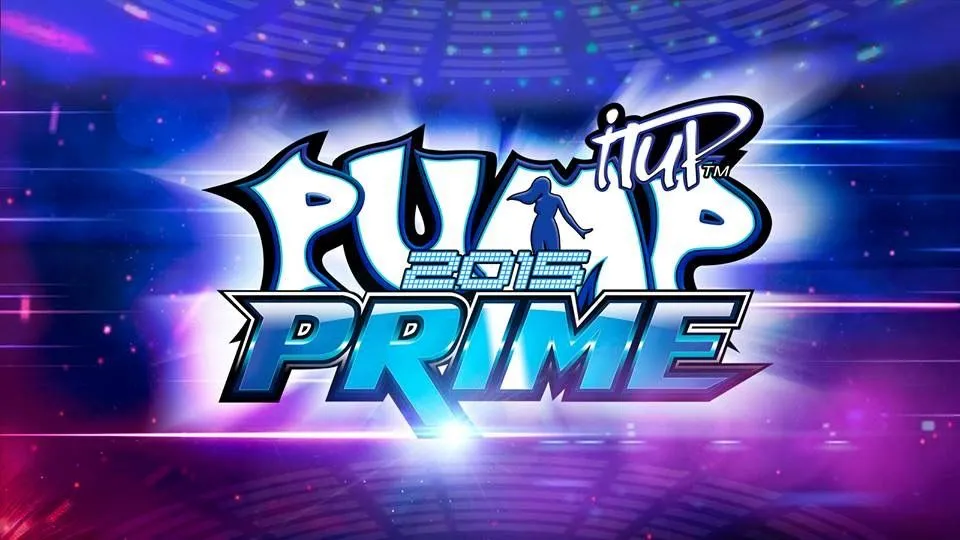 Giao diện game Pump It Up Prime 2015 trên máy arcade, tái hiện không khí sôi động của sàn nhảy.