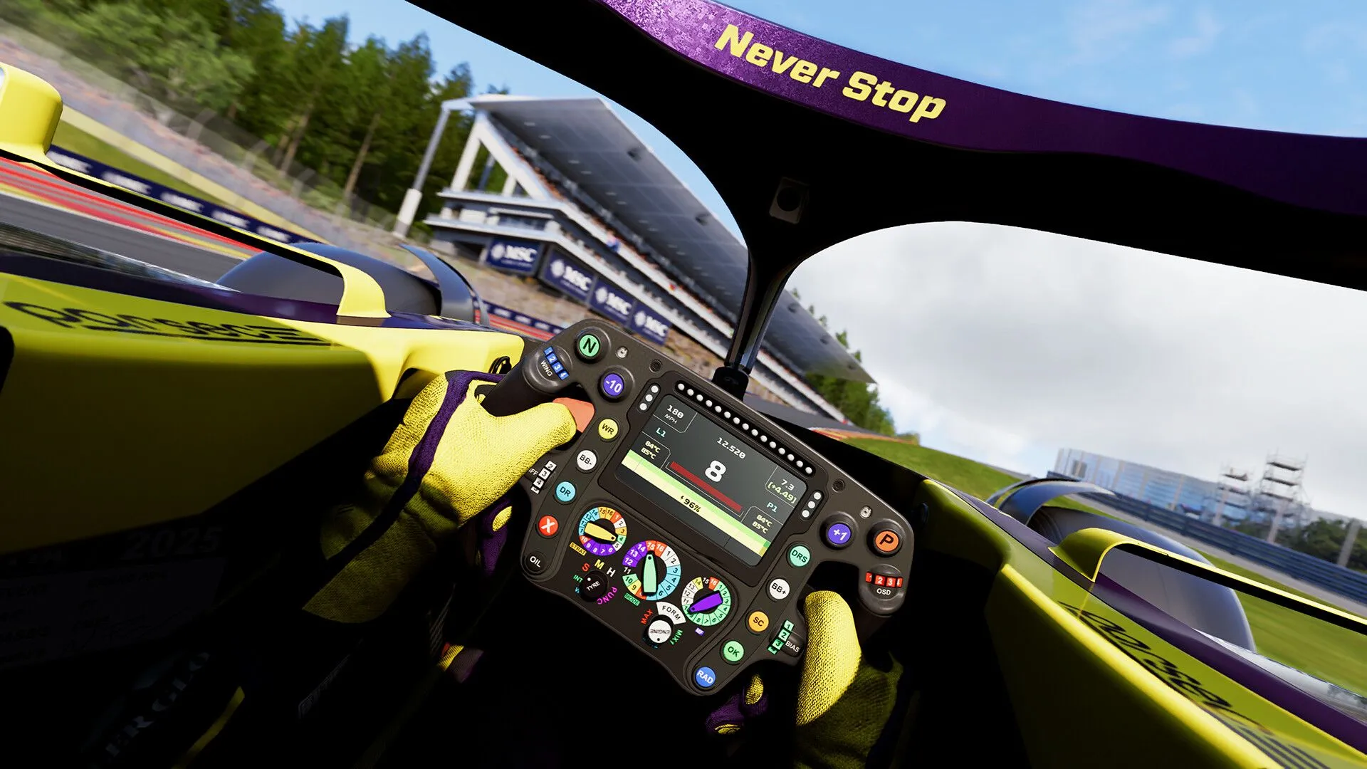 Screenshot gameplay F1 25 cảnh một chiếc xe đang chạy tốc độ cao trên đoạn thẳng