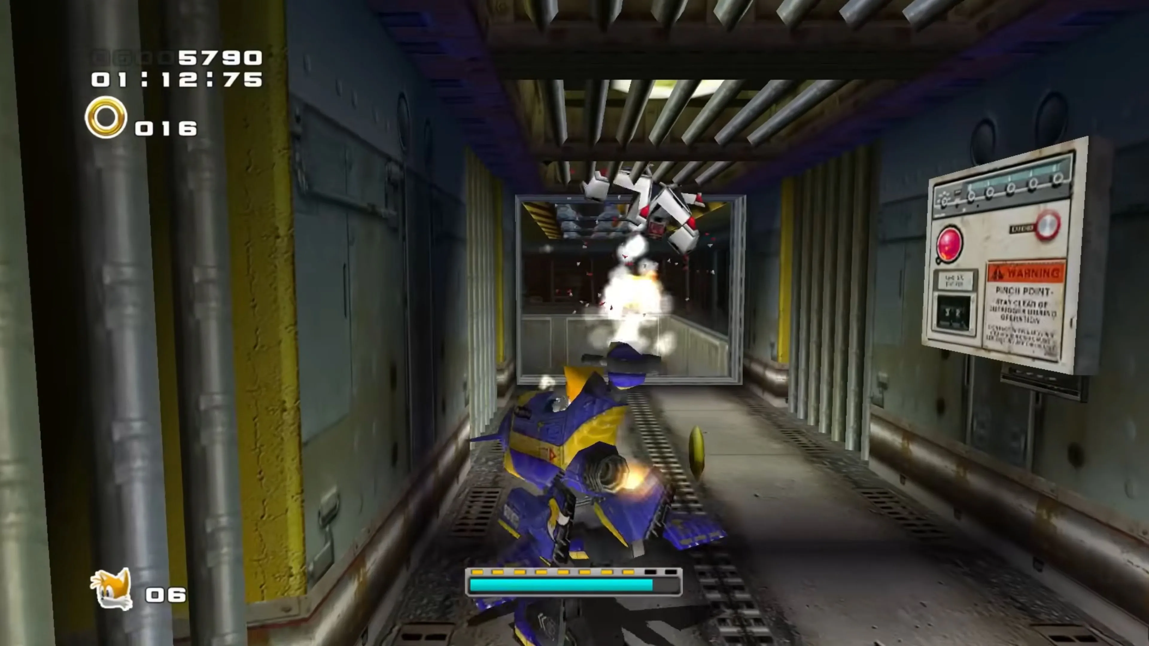 Sonic lướt qua thành phố trong màn chơi City Escape của Sonic Adventure 2, thể hiện sự năng động và tốc độ đặc trưng của anh