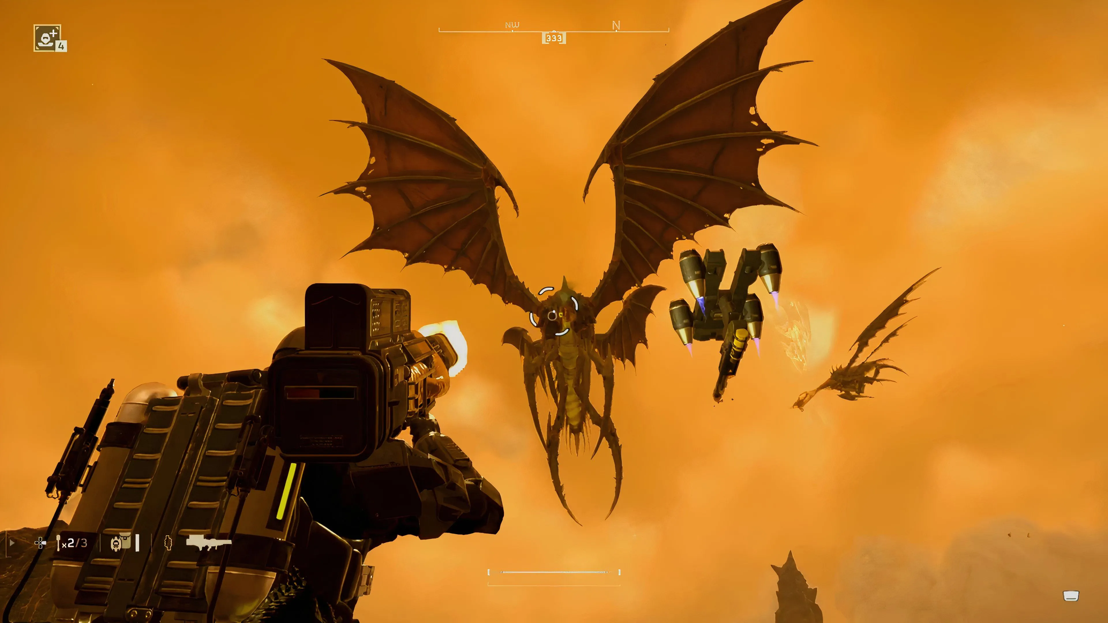 Helldiver sử dụng Quasar Cannon ngắm bắn vào đầu Dragonroach Terminid trên không