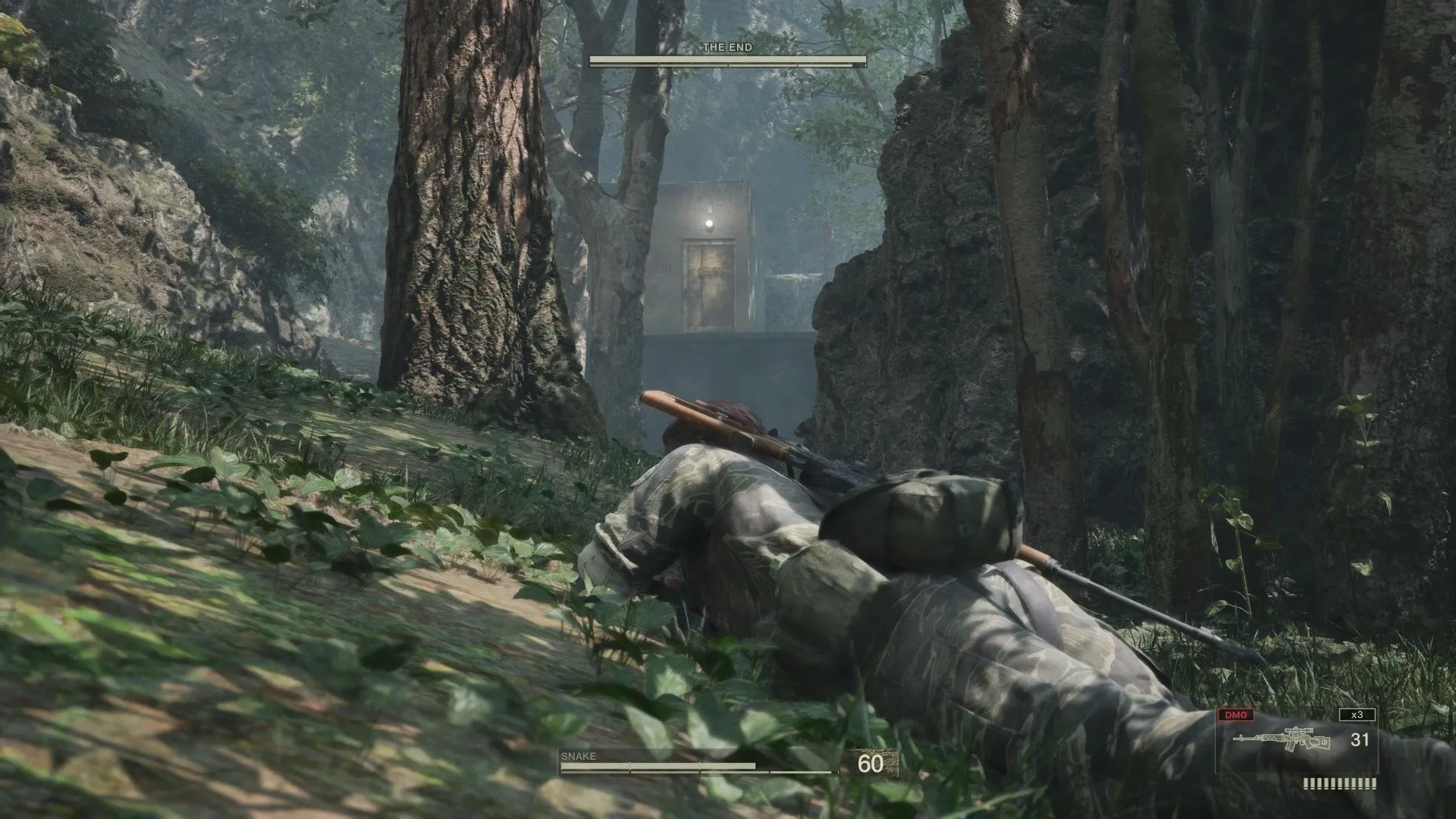 Naked Snake trong bộ đồ rằn ri Moss Camo bí mật tiếp cận The End, tay cầm súng trong trận đấu trùm The End của Metal Gear Solid Delta Snake Eater.